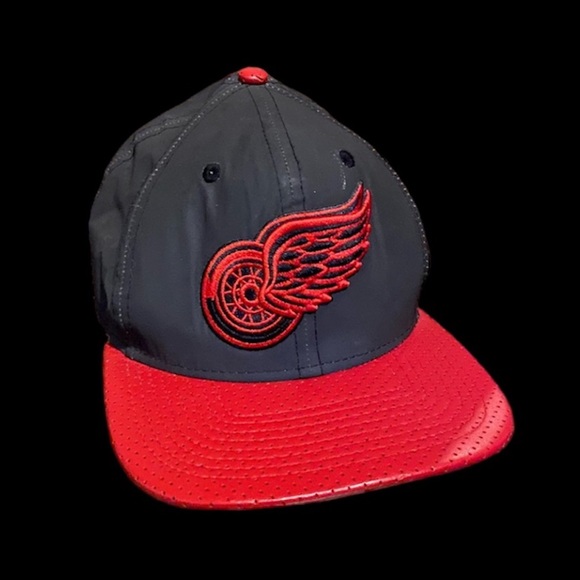 Red wings hat - Picture 5 of 12